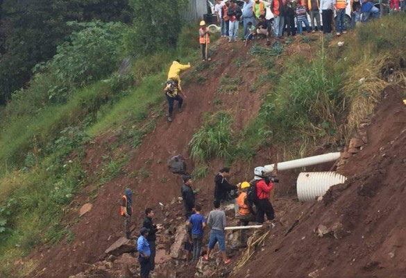 Obrero se salva de morir soterrado en la colonia 21 de Octubre