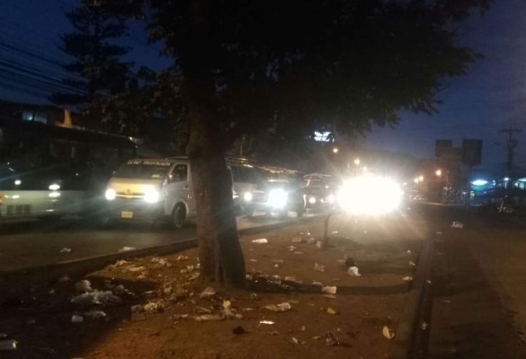 Bus rapidito y turismo colisionan en bulevar del norte por 'pelear línea' en Comayagüela&nbsp;