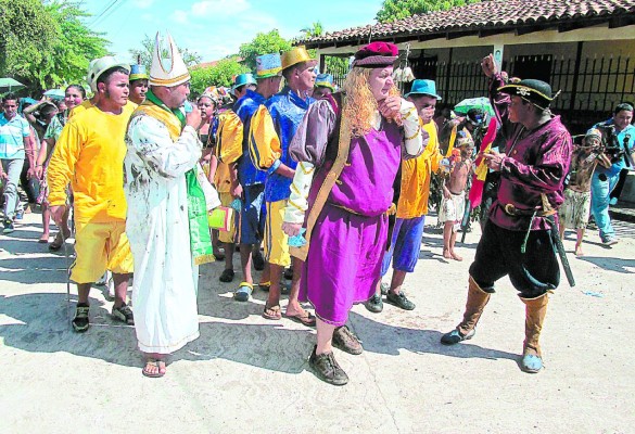 Tradicional drama sobre llegada de Cristobal Colón en El Aceituno