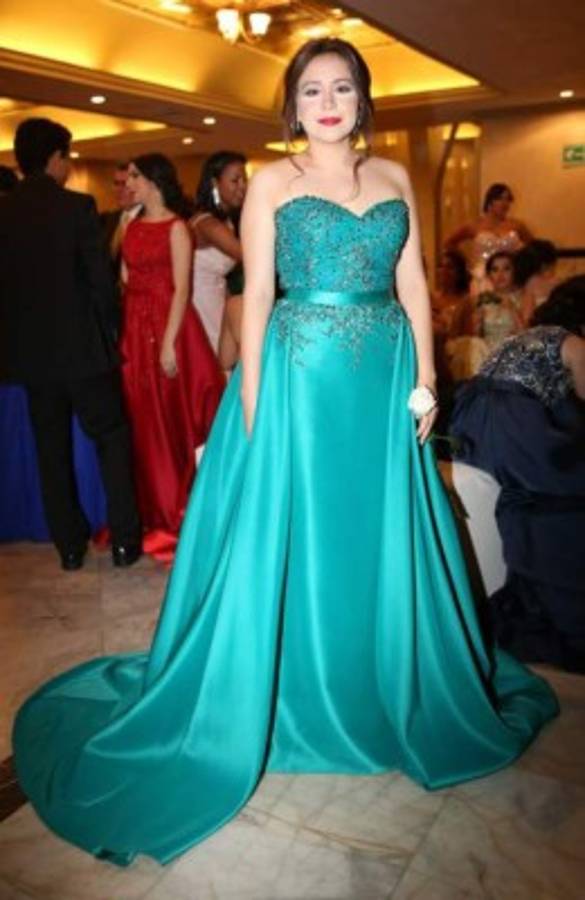 ¿Quién diseñó el vestido de la hija de JOH?