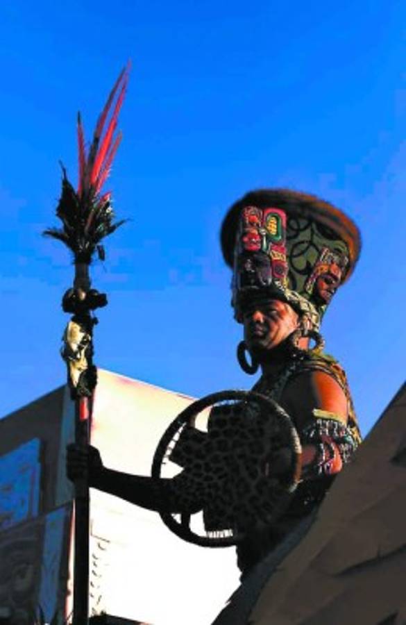 Carrozas y miles de luces en inicio de fiestas navideñas en la capital de Honduras