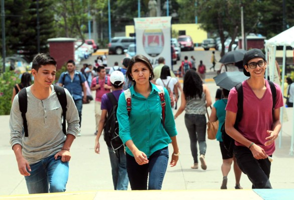 ¡Aplique a las ofertas de becas estudiantiles!