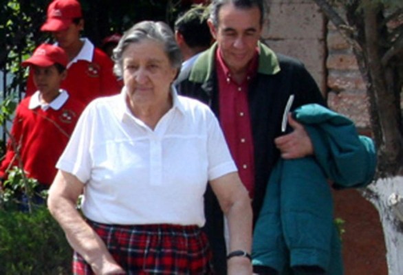 Queda libre Mama Rosa dueña de albergue