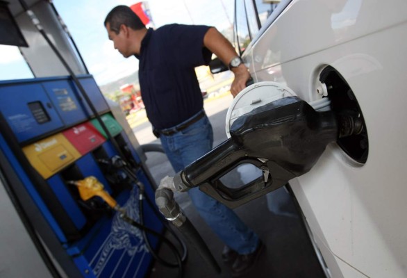 Baja precio de gasolinas luego de congelamiento