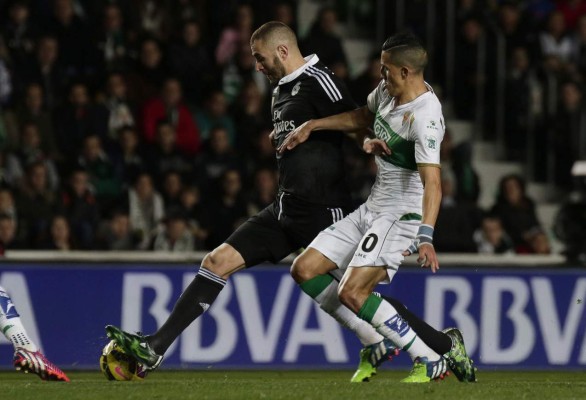 Real Madrid triunfa ante Elche con goles de Benzema y Cristiano