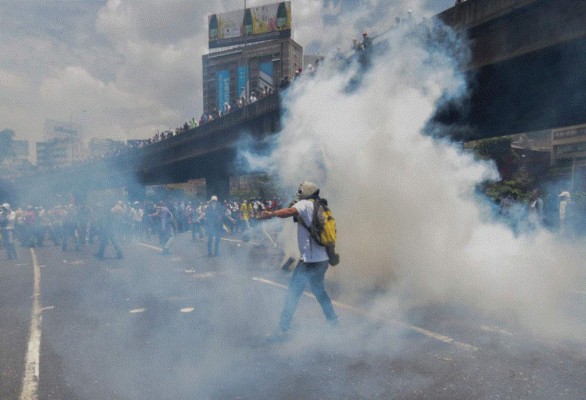 Estallan disturbios en megamarcha opositora en Venezuela