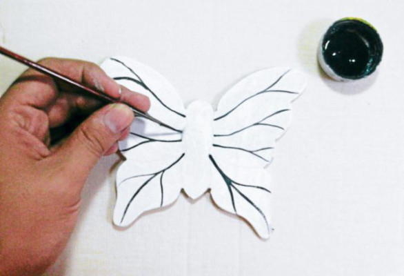 Cree un prensapapeles de mariposa