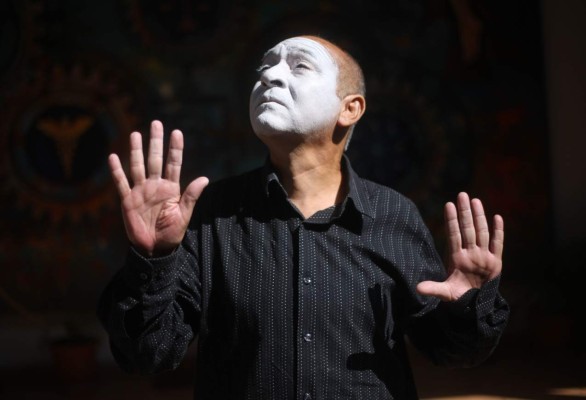 Leonardo Montes, el hondureño que nació para ser mimo