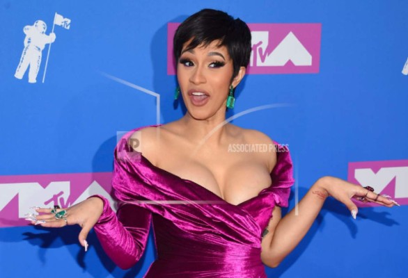 Cardi B impacta con su nuevo look en los MTV Video Music Awards 2018