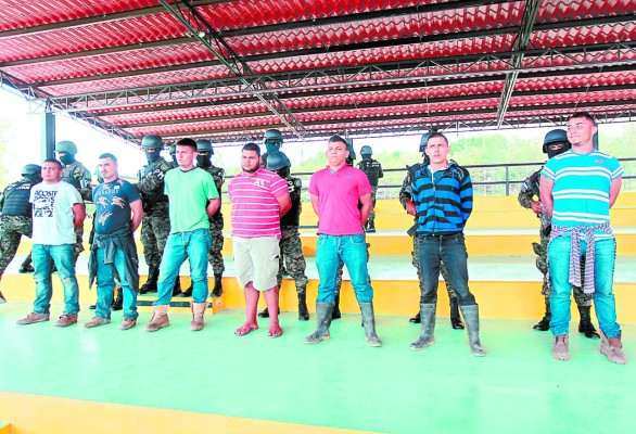 A prisión capturados con un arsenal