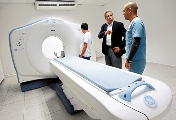 Inauguran tomógrafo en el IHSS