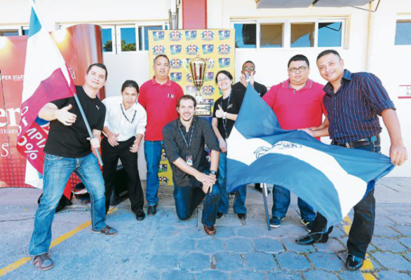 Fiesta del fútbol con la Copa de la final hondureña