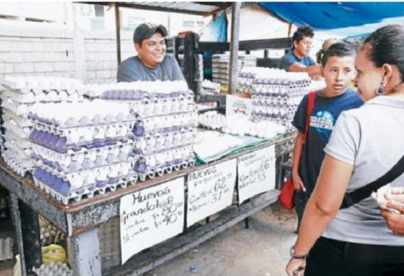 Sube precio de huevos y azúcar