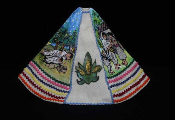 Honduras: Devotas cambian el ropaje que posee la Virgen de Suyapa