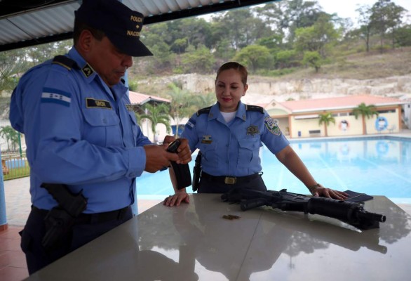 Las tres hermanas policías que alejan a niños de las pandillas en Honduras