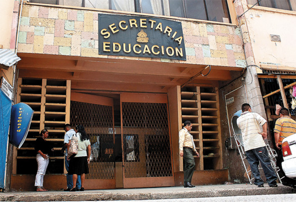 Escoto despide a subgerente de RR HH