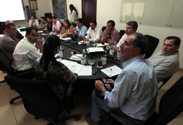 Honduras: En L 10 mil se aumentan sueldos alcalde y regidores