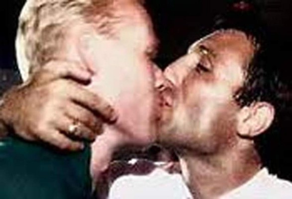 Los besos más recordados en el fútbol