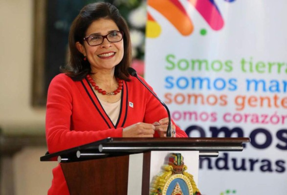 Hilda Hernández dice 'adiós' a su cargo en el gobierno