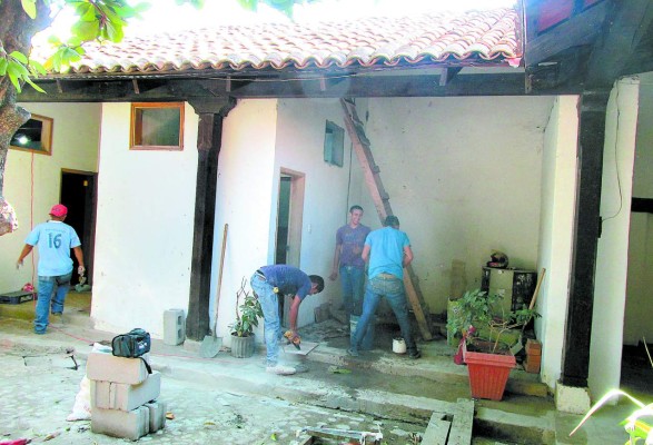 Realizan restauración interior de la Casa Valle