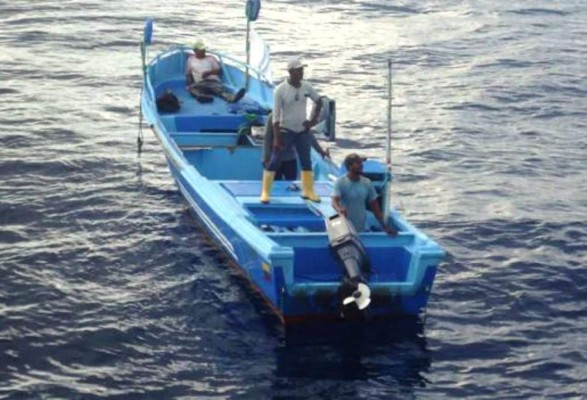 Rescatan en México a cuatro pescadores que llevaban un mes a la deriva