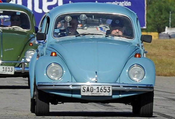 Jeque árabe ofreció un millón de dólares por viejo 'Fusca' de uruguayo Mujica
