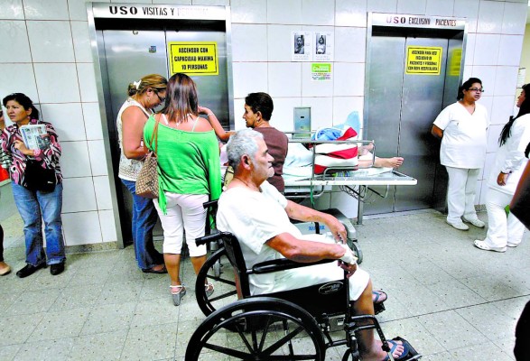 IHSS: Angustia e impotencia ante falla de ascensores