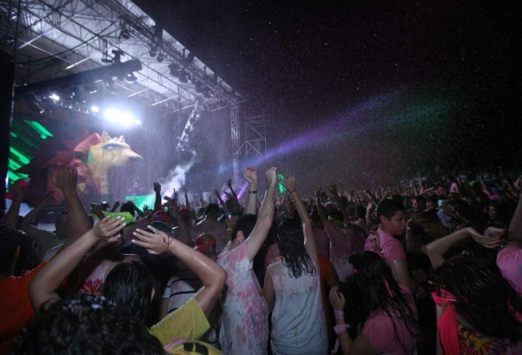 Electrizante fiesta de color en Tegucigalpa