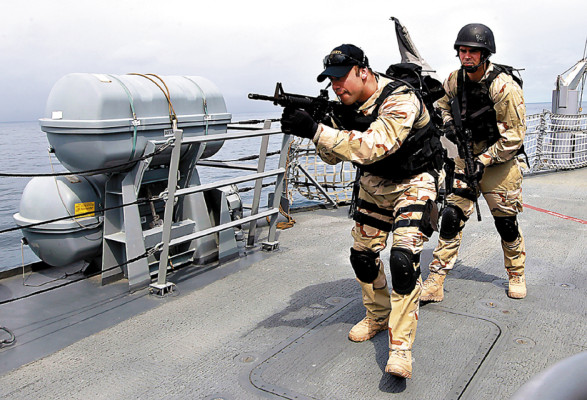 Comando élite enfrenta narcos