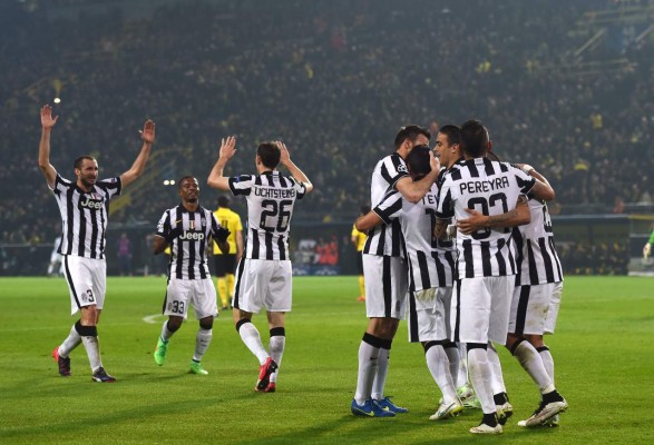Carlos Tevez brilla y Juventus avanza a cuartos