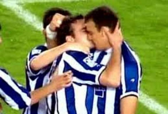 Los besos más recordados en el fútbol