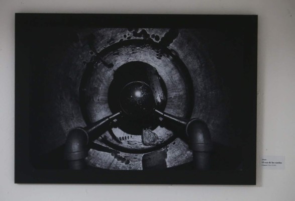 Objetos expuestos en la muestra 'Contra luz de la materia”