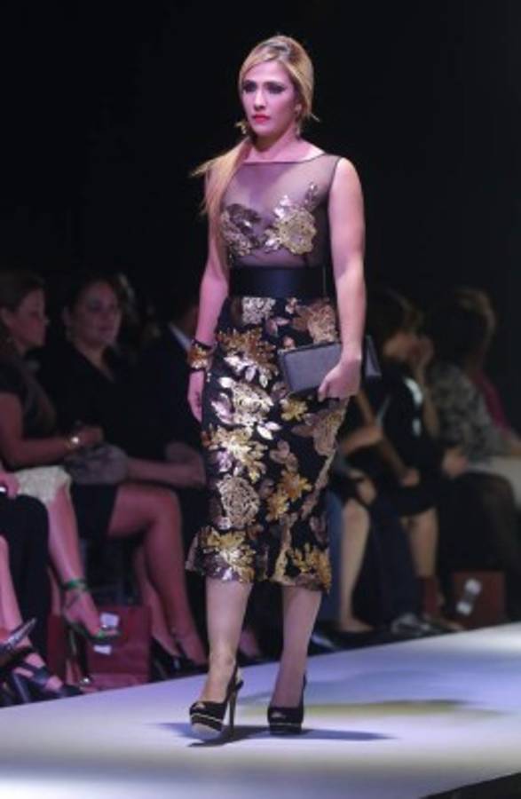 Elegancia y sobriedad iluminaron pasarelas de Piso Diez Diseño