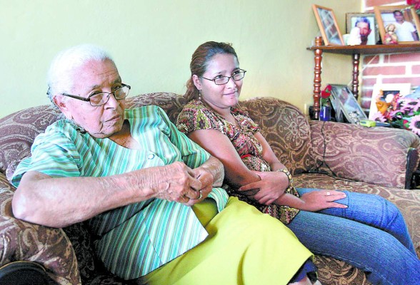 Familia no sabe nada de hondureña detenida