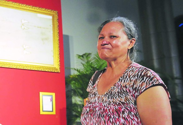 Conmoción y fervor frente al Manto de Turín en Tegucigalpa