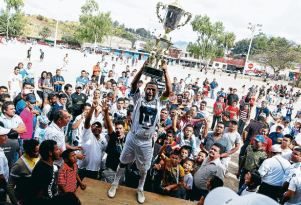 Pumas campeón de la Flor del Campo