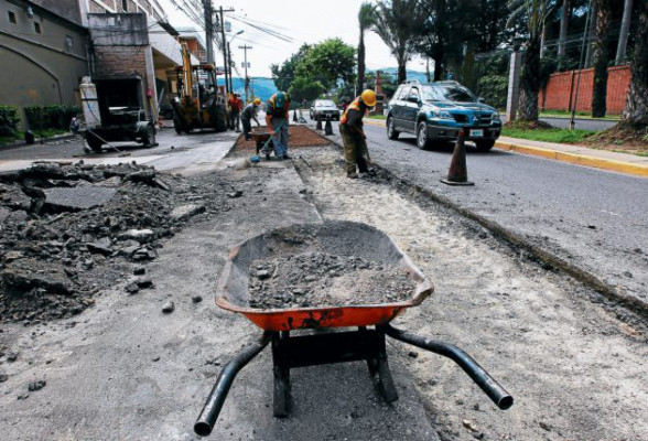 Históricos bacheos se realizan en la capital
