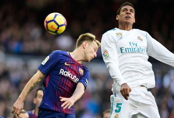 'No vamos a bajar los brazos', dice Varane tras derrota del Real Madrid 3-0 ante el Barcelona &nbsp;&nbsp;