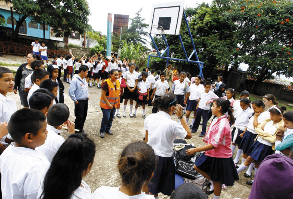 Comités locales aprueban ejercicio de huracán Larry