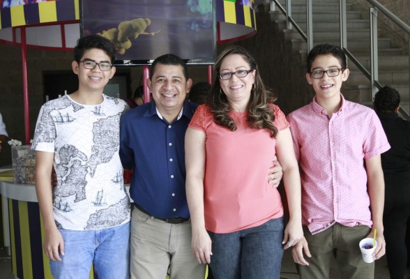 una dulce mañana para celebrar la apertura de candy pop