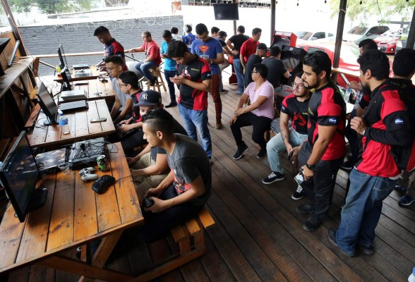 Gamers catrachos a copa capcom Tour