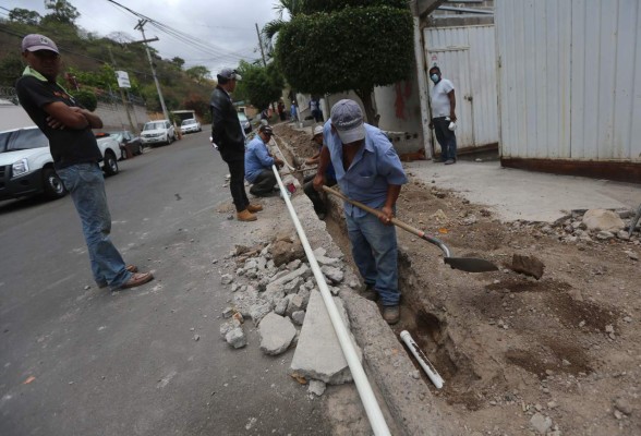 Sin el servicio de agua potable en La Primavera
