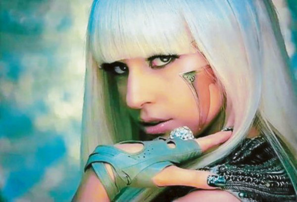 Gaga rinde tributo a fan que se suicidó