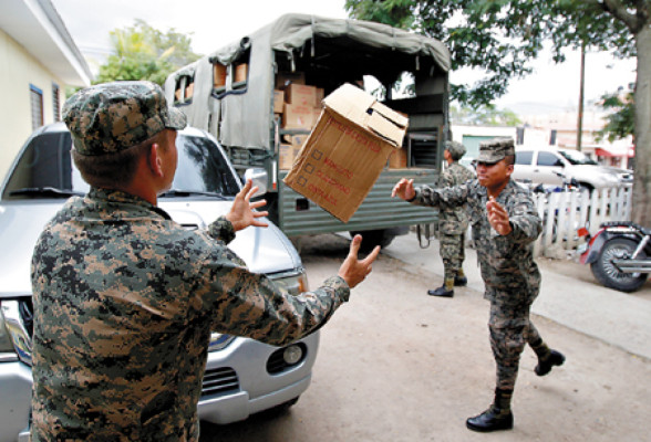 Investigan muerte de 17 personas por ingesta de alcohol adulterado