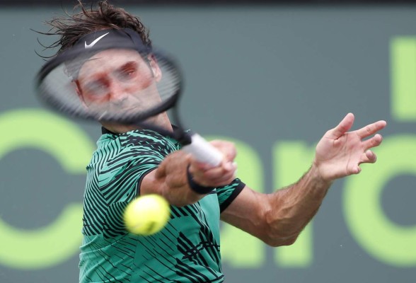 Roger Federer doblega a Rafael Nadal otra vez y se corona en Miami