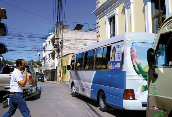 Imparable invasión del transporte en aceras y vías públicas