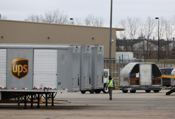Arrancó la masiva distribución de la vacuna contra covid en 50 estados de EEUU