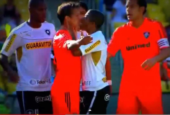 Beso futbolero