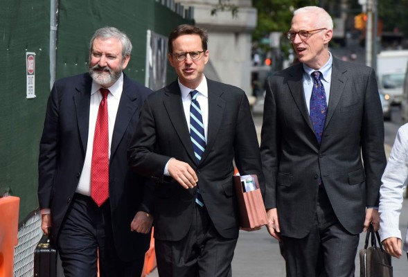 Juez impide pago a bonistas