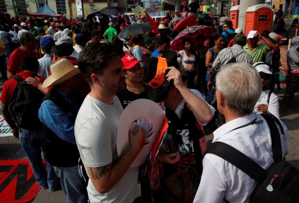 Trabajadores conmemoran su día entre quejas y descontento por crisis social